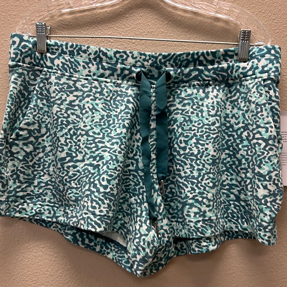 Athleta XL & 1X NEW Tags Balance 4” Shortie Teal and White Active Shorts